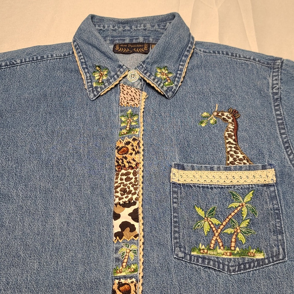 New Direction Denim Shirt Womens Small Blue Safari Giraffe Embroidered Button Up